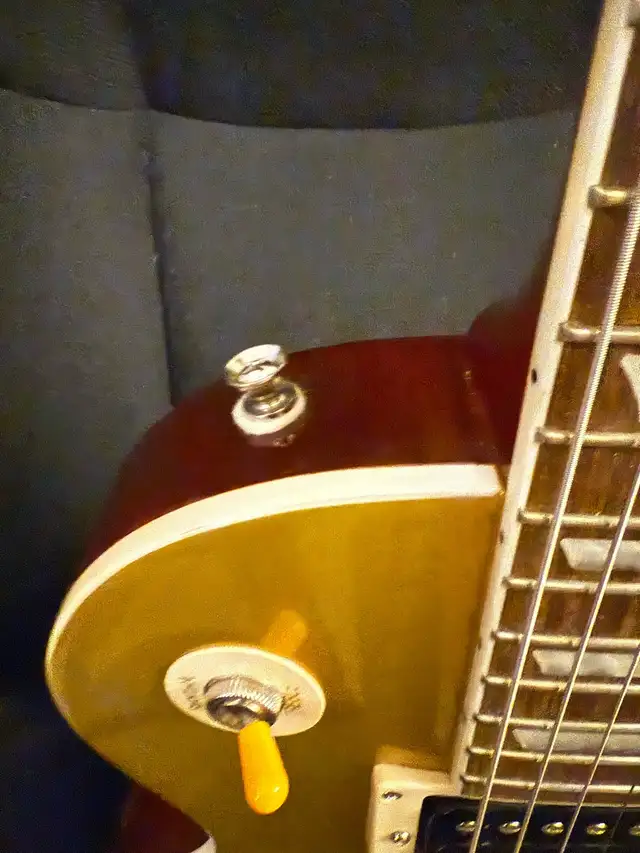 Epiphone “Slash Victoria” Les Paul w/ case  in Guitars in Kawartha Lakes - Image 11