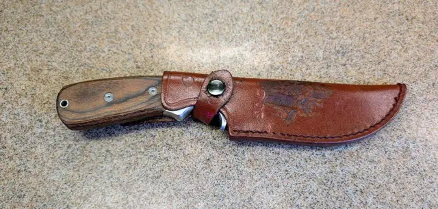 SOG woodline WD-01 large fixed blade knife with leather sheath in Fishing, Camping & Outdoors in Winnipeg - Image 3