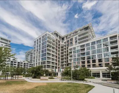 Convenient location in Richmond! Walkable distance to Capstan Skytrain station, Yaohan Centre, New C...