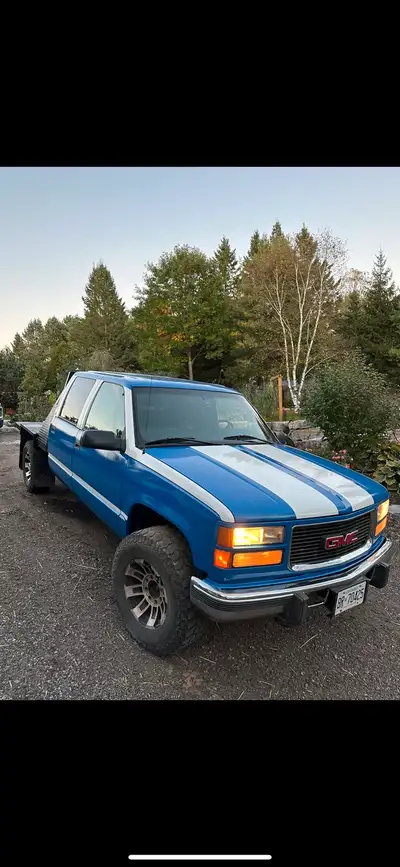 1999 gmc 6.5 turbo diesel. 300xxx km, just redid cab corners. Rockers are good. New starter. Newer a...