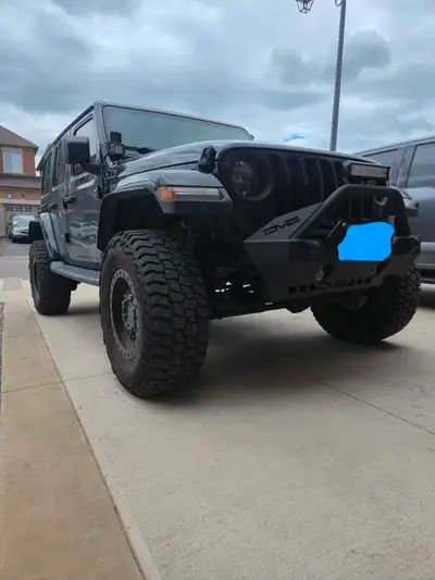 This is a private sale 2020 Jeep Wrangler JLU Sahara – $18K in Mods Toronto, ON | 78,000 km | Clean...