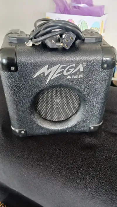 MEGA VL10 guitar amp, View more