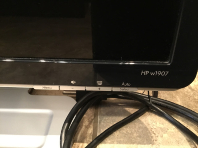 HP w 1907 LCD Monitor 18” in Monitors in St. Catharines - Image 4