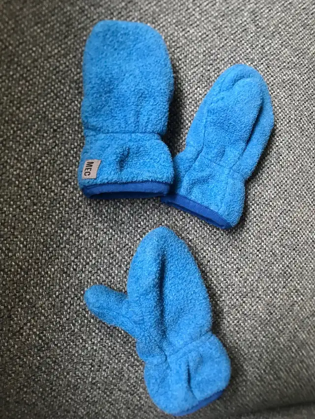 MEC fleece winter mittens (small) toddler 2-4 years  in Clothing - 2T in Hamilton - Image 2