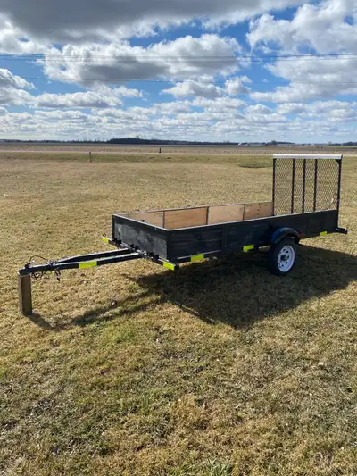 Selling a single axle utility trailer, the box dimensions are (L-122” x W-44.5” x H-12”). New tires,...