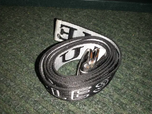 Guess black & white adjustable belt in Women's - Other in Laval / North Shore - Image 3