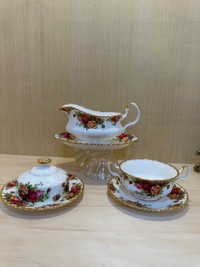 Old Country Roses Royal Albert serving pieces 