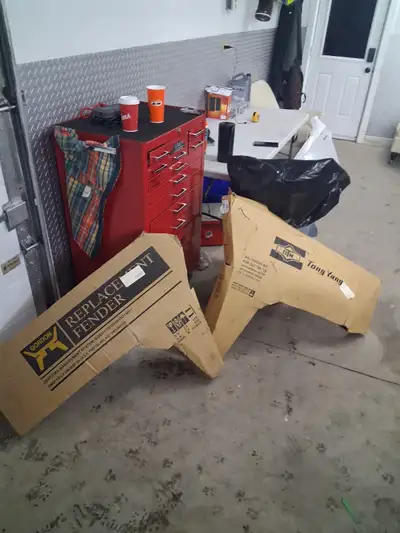 Brand new aftermarket left and righ fender. Fits mk6 golf and gti models 2010 to 2014. Asking 60 for...