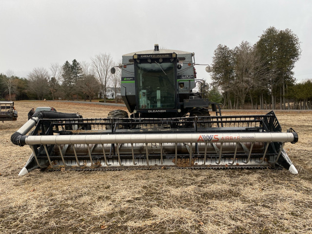 2 Gleaner R50 Combines in Farming Equipment in Ottawa - Image 4