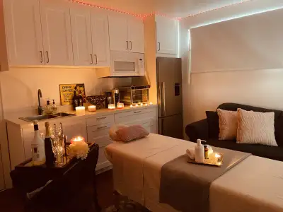 Professional Female Esthetician – Men’s Grooming & Personal Care Experienced female esthetician offe...