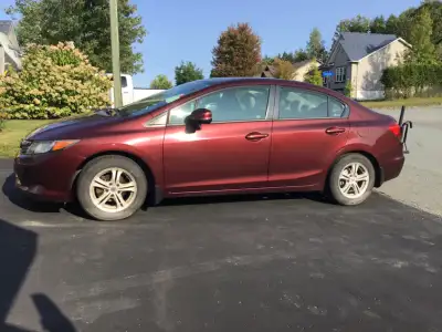 Honda civic LX 2012, manuel, rouge, 1 proprio, 183 000 km, sans rouille, entretien impeccable avec f...