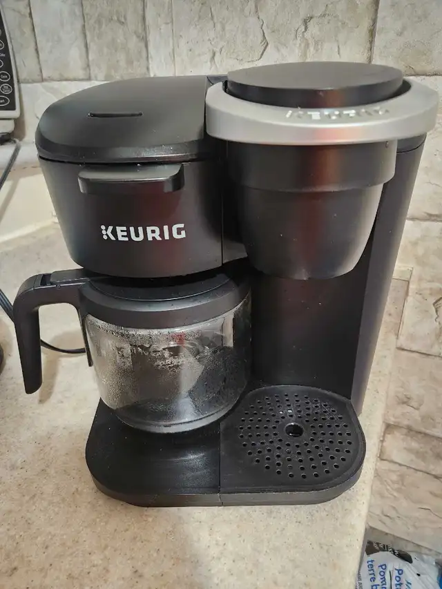 DUAL KEURIG BREWS PERCULATED & PODS 