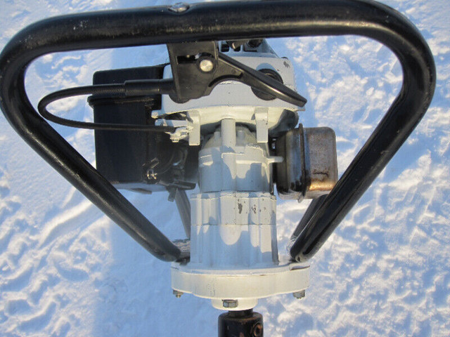 Jiffy Ice Auger in Fishing, Camping & Outdoors in North Bay - Image 4