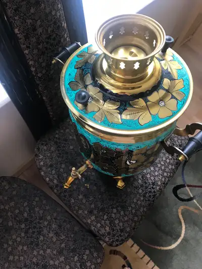 This is the never used electrical Samovar, a traditional Middle East and European tea culture applia...