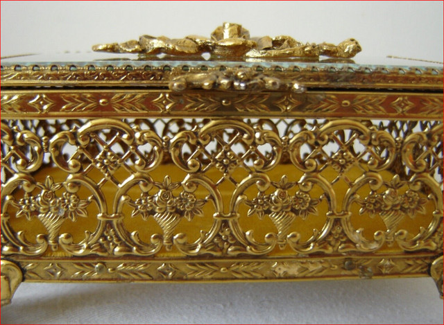 Vintage Matson Gold Filigree Jewelry Box w/ Velvet Inside, Rose in Jewellery & Watches in Winnipeg - Image 3