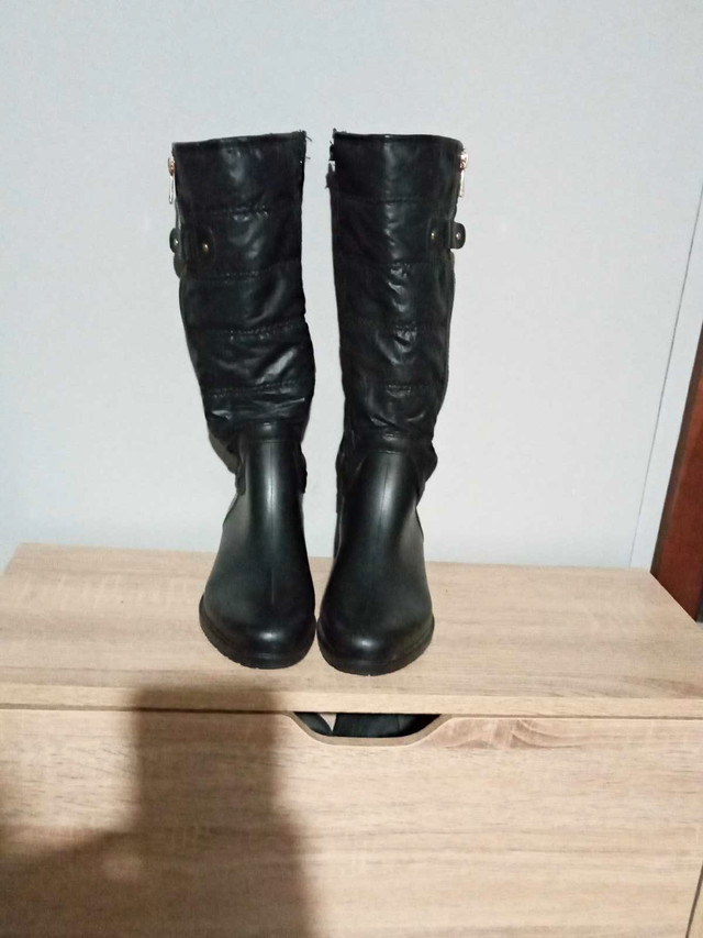 Bottes d'hiver  et de pluie pour femme,  grandeur 6 (37) , noir dans Femmes - Chaussures  à Laval/Rive Nord - Image 3