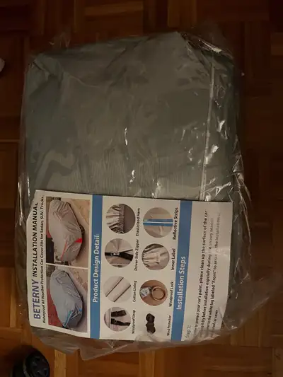 Housse Beterny pour Toyota Sienna jamais utilisée. Achetée le 6 novembre (facture dispo si besoin) J...