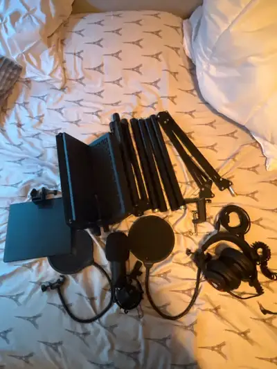 Elevate your audio quality with this comprehensive, pre-owned podcast microphone studio bundle, perf...