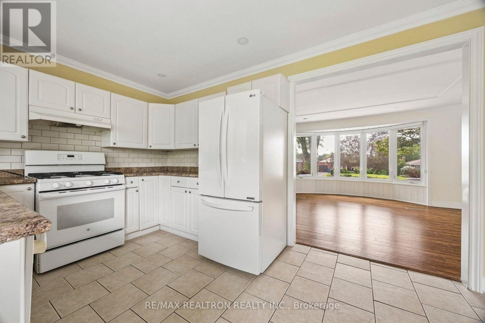 4 Bedrooms main floor 5