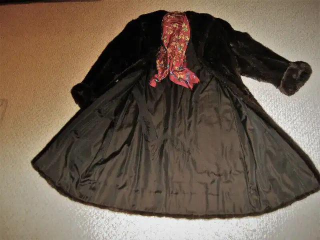 ***ELEGANT MANTEAU DE VISON BLACK DIAMOND GRANDEUR 12 ANS *** in Women's - Tops & Outerwear in City of Montréal - Image 6