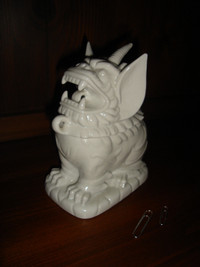 Fu/Foo Dog Lion 2-piece Porcelain Container