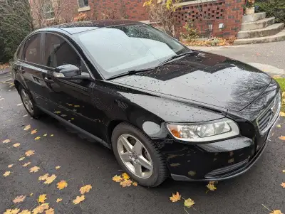 A nice handling and reliable car for the Volvo manual transmission enthusiast. Looking sell as I nee...