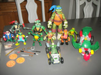 11 Tortues  Ninja Turtles  2 Véhicules et  accessoires