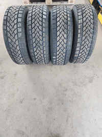 #2468-A 4 Pneus d'hiver SNOWBLAZER WINDFORCE 235/70R16