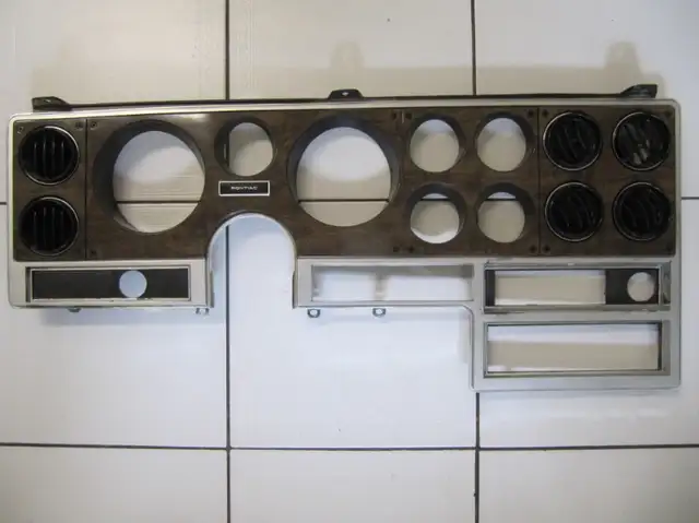 Pontiac Grand Prix Instrument Cluster Surround Bezel 1981 - 1987 in Arts & Collectibles in Mississauga / Peel Region - Image 2