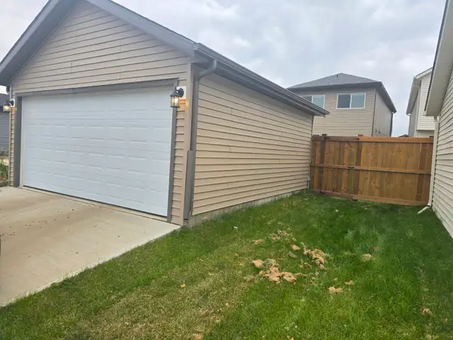 3 Beds 2.5 Baths Detached Garage House