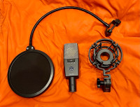 AKG C414 XLS P-48 Multipattern Condenser Microphone
