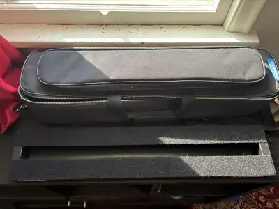 Brand new never left the house Pedal board with soft case. 28 inches long can fit 7-8 pedals Velcro...