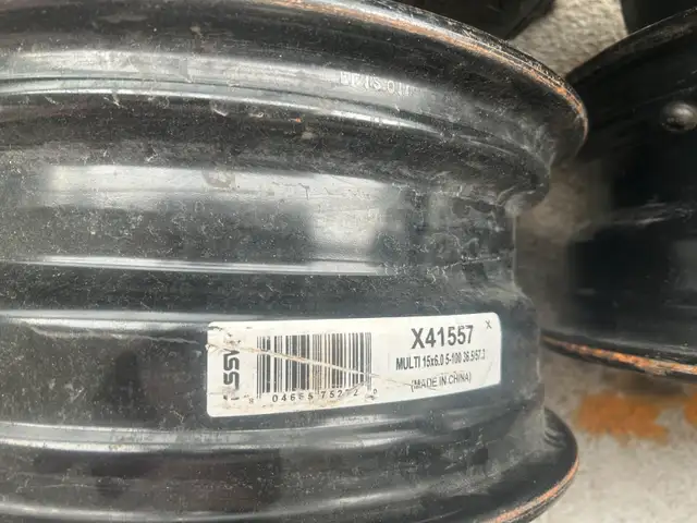 2 used winter tires and rims 195/65/R15 in Tires & Rims in Mississauga / Peel Region - Image 3