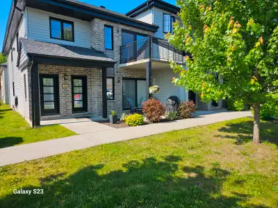 Superbe logement 4 1/2 style condo à louer