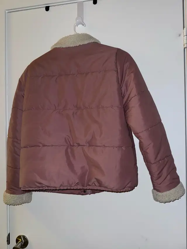 Vans Fawner Puffer Jacket/Sherpa Collar - Size XS in Kids & Youth in City of Toronto - Image 3