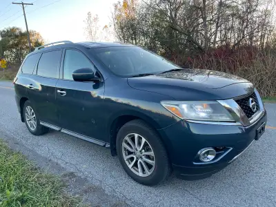 2014 Nissan pathfinder sv awd Automatic 7 seater 211,000km, v6 3.5L, backup camera Heated seats and...