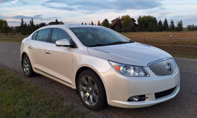 IMMACULATE IN & OUT!  2012 AWD BUICK LACROSSE LIXURY!