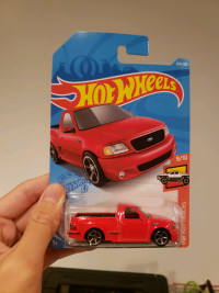 Hot wheels 1999 Ford F150 SVT Lightning red pickup truck