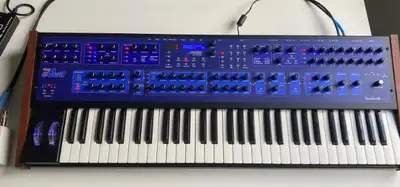 Poly evolver in a very good condition. This synth sounds amazing 4 voice poly with crazy possibiliti...