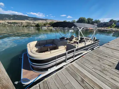 This tritoon fits up to 14 people. It is very stable on the water and 150HP Mercury engine provides...