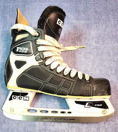 Skates CCM barely used, View more