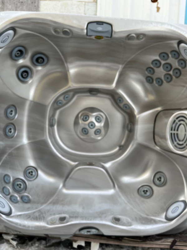 2012 Jacuzzi J365 6-7 Adult Used Hot Tub in Hot Tubs & Pools in Brandon