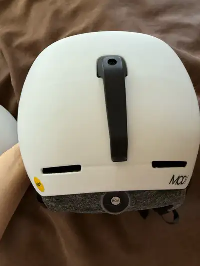 Oakley MIPS Ski/Snowboard Helmet – Excellent Condition, View more