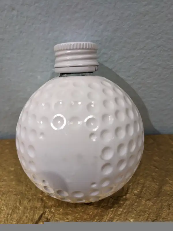 1993 Old St. Andrews Scotch Whiskey Miniature GolfBall decanter in Arts & Collectibles in City of Toronto - Image 7