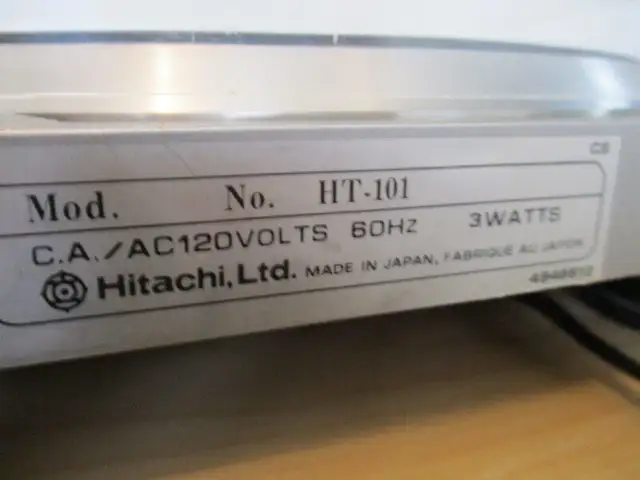 vintage Hitachi  turntable model HT-101 in Stereo Systems & Home Theatre in Mississauga / Peel Region - Image 8