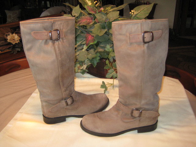 Women's Boots in Women's - Shoes in St. Catharines