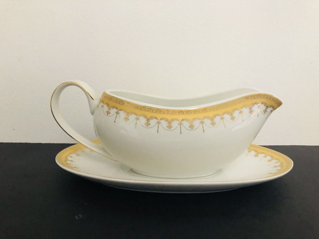 Pegasus Fine Porcelain gravy boat with drip plate  in Arts & Collectibles in Oshawa / Durham Region