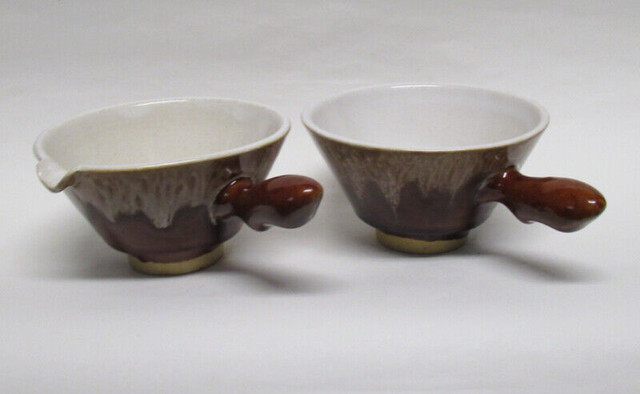 STONEWARE POTTERY DRIP PATTERN BOWLS & BEAN CROCK POT in Arts & Collectibles in London - Image 4