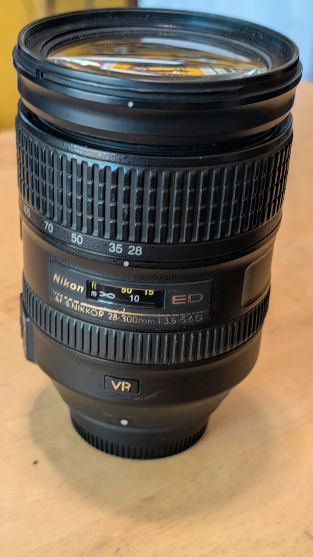 Nikon AF-S NIKKOR 28-300mm f/3.5-5.6G ED VR Lens in Cameras & Camcorders in Winnipeg