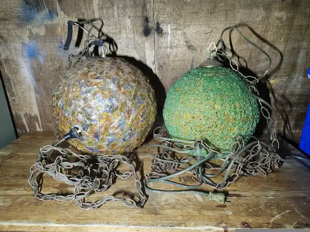 Vintage Hanging Lamps in Indoor Lighting & Fans in West Island - Image 3